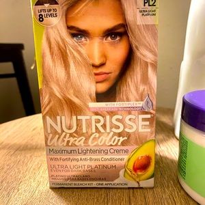 GARNIER NUTRISSE Ultra Color PL2 Max Lightening / Bleaching Kit Light Platinum